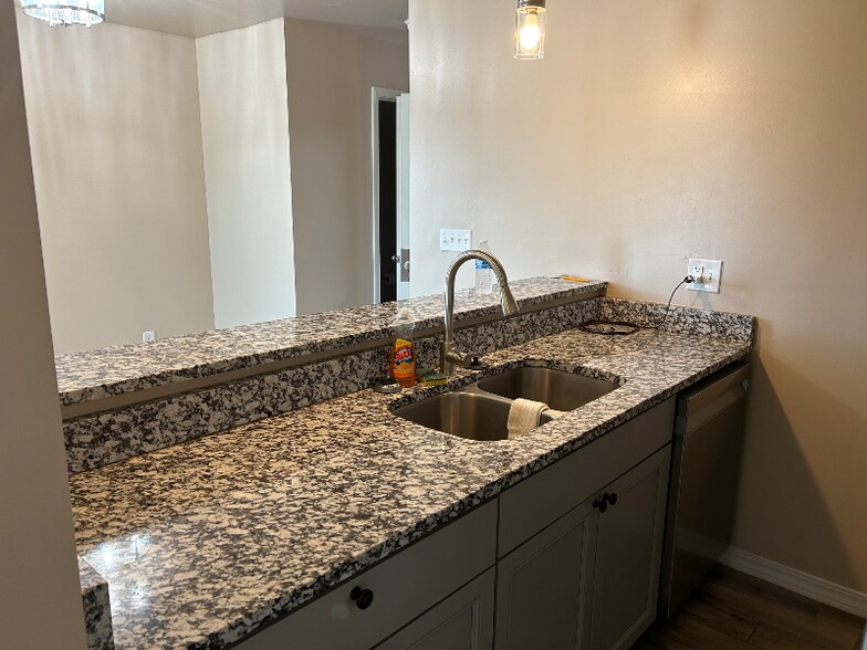 Building Photo - 5717 Manila Dr