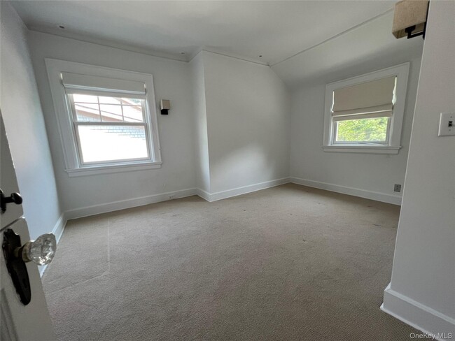 Building Photo - 36 Midland St