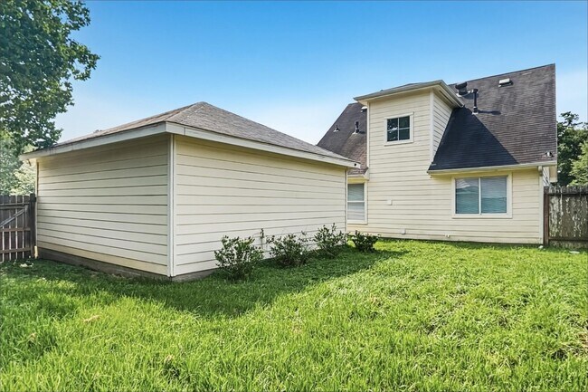 Building Photo - 833 Lightningbug Ln