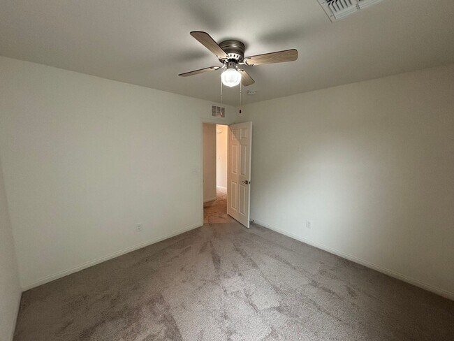 Building Photo - Beautiful 5-Bedroom, 4.5-Bath Home with St...