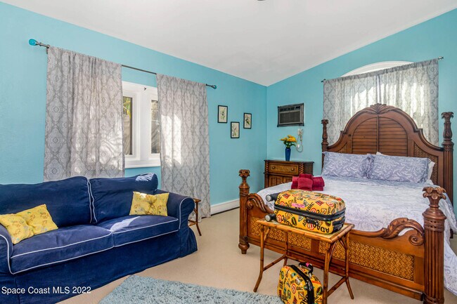 Building Photo - 27 E Ave A