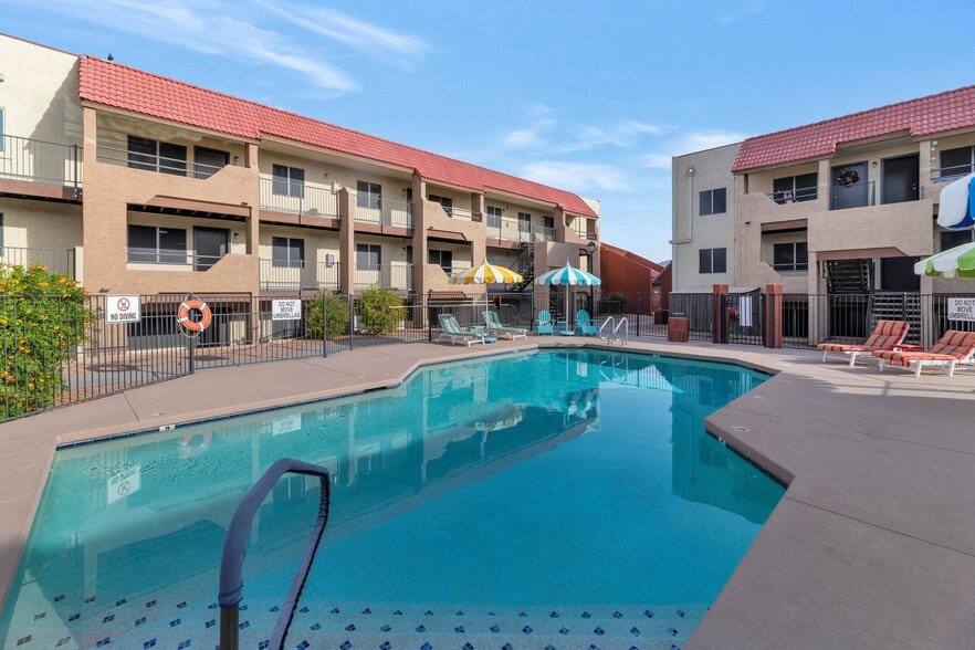 Primary Photo - Urban Walk Apartments