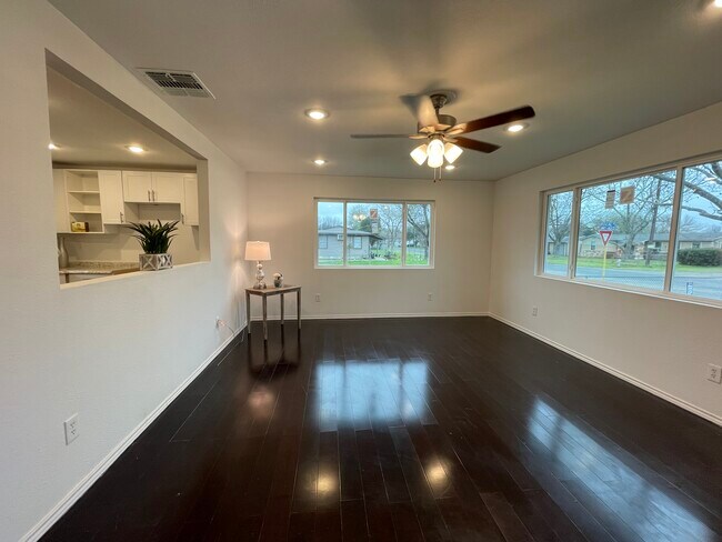 Building Photo - 1451 Janet Gale St