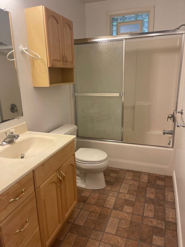 Building Photo - NEW ON MARKET