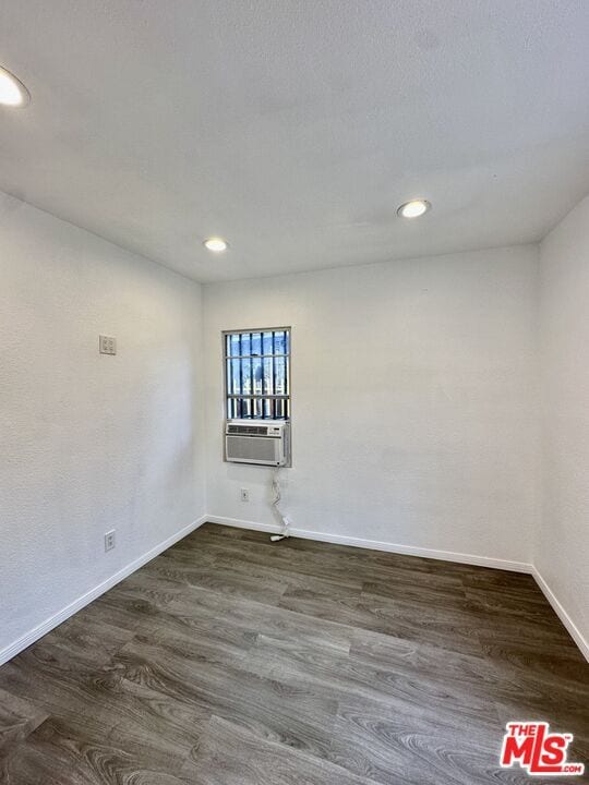 Building Photo - 523 1/2 W 56th St