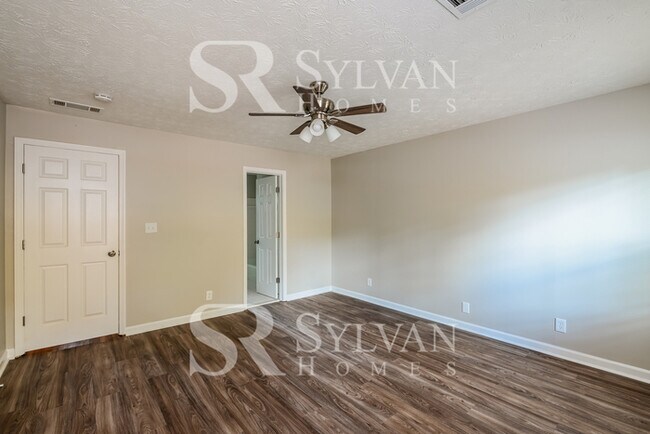 Building Photo - Fall in love with this beautiful 3 bedroom, 2.5 bathroom home
