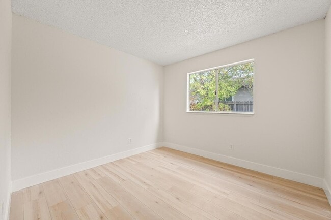 Building Photo - 8917 Fredric Ave