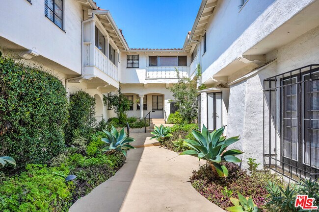 Building Photo - 10801 Lindbrook Dr