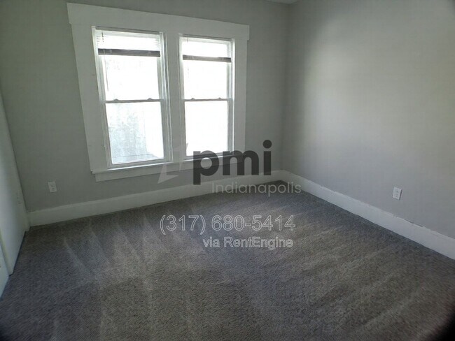 Building Photo - 3504 N Kenwood Ave