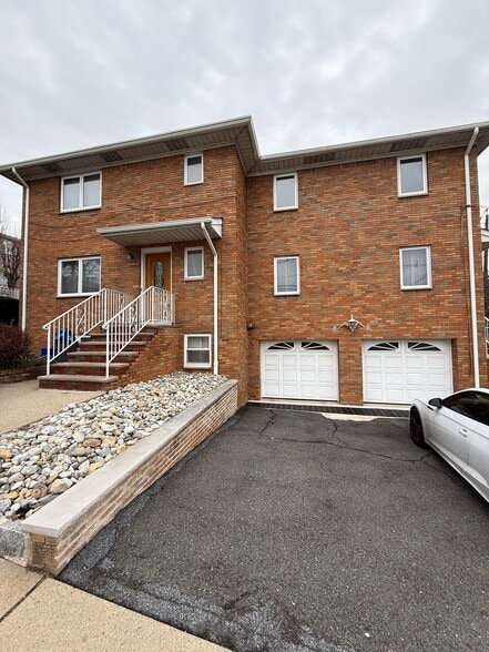 Building Photo - 447 Central Blvd