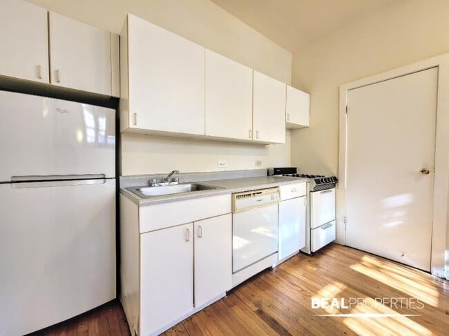 Building Photo - 0 bedroom in CHICAGO IL 60613