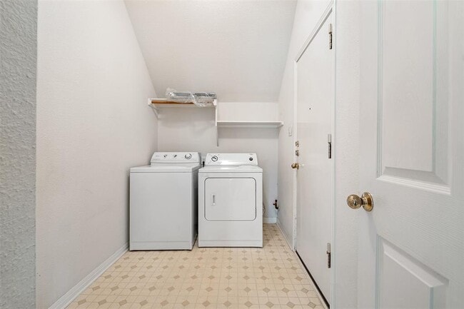 Building Photo - 12616 Pony Ln