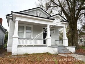 Building Photo - 921 W 38th- COPY 3
