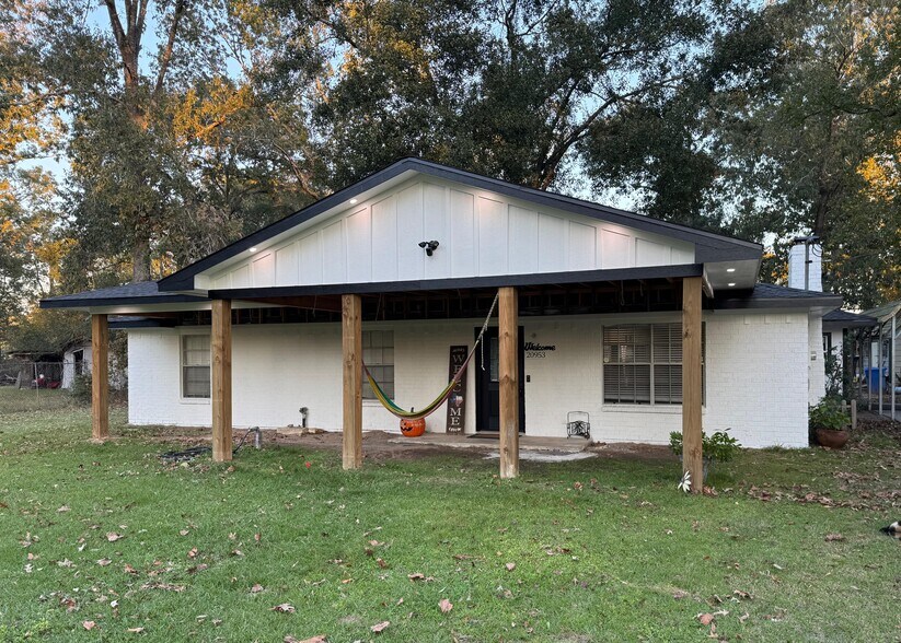 Building Photo - 20953 Trinity Way