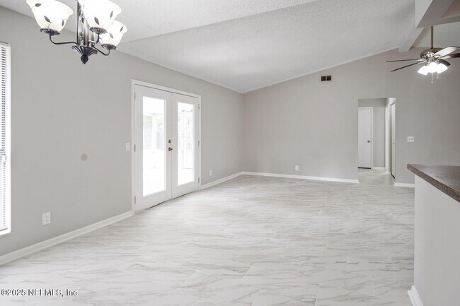 Building Photo - 7650 Cranberry Ln S