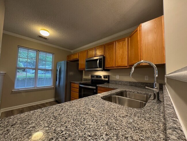 Building Photo - 10165 Forest Landing Dr