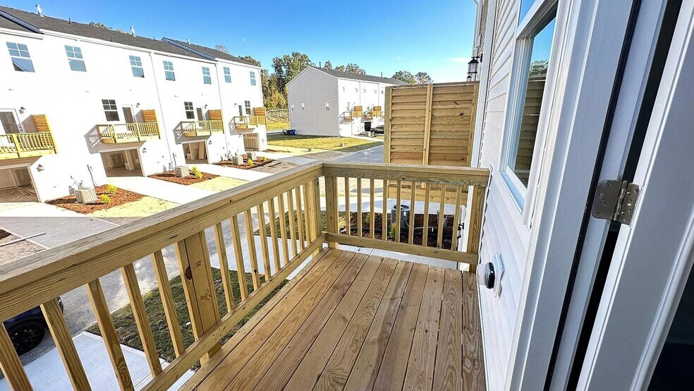Building Photo - 2439 Kasota Ln