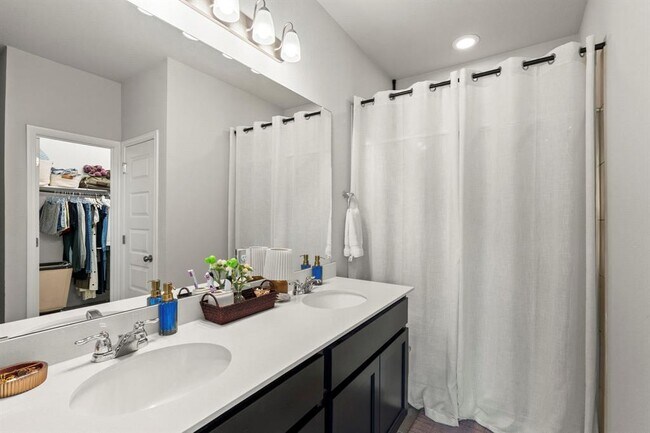 Building Photo - 12402 Zenyatta Dr