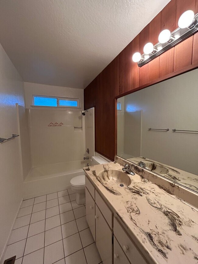 Building Photo - Spacious Home in Great Neighborhood off Tahoe Keys Blvd