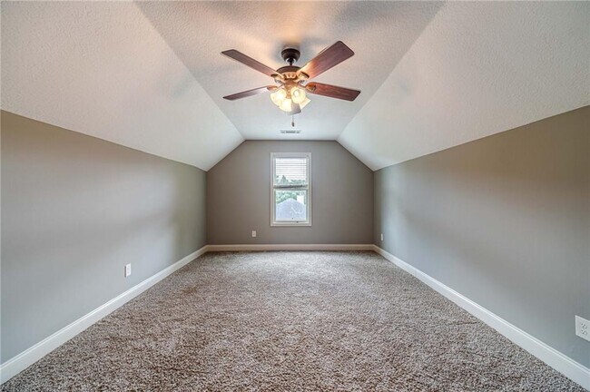 Building Photo - 511 Lena Dr