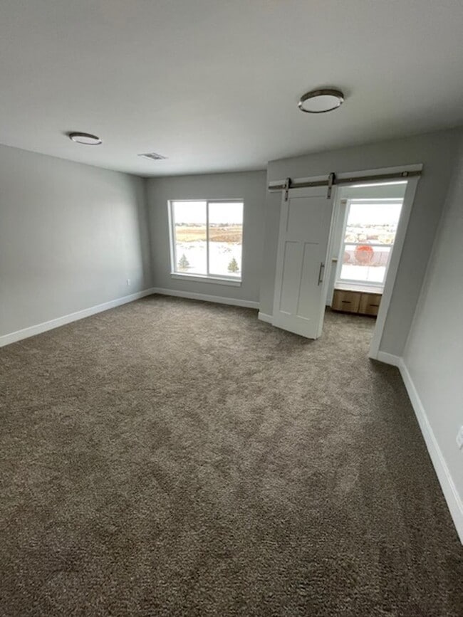 Building Photo - Modern Mountain Rtreat for Rent - Just Min...