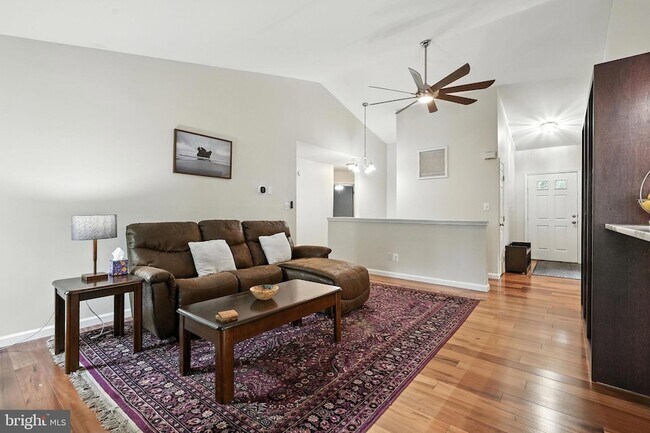 Building Photo - 9571 Basilwood Dr