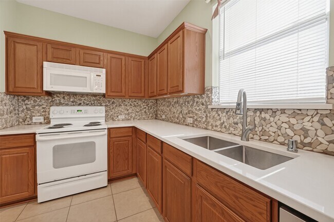 Building Photo - 3815 Pine Forest Green Blvd