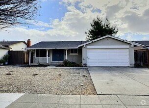 Building Photo - 3BD/2BA – Fully Renovated Single-Family Ho...