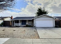 Building Photo - 3BD/2BA – Fully Renovated Single-Family Ho...