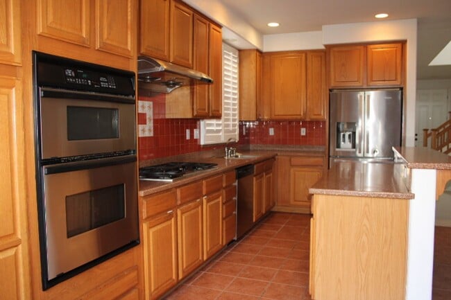 Building Photo - 524 Rosewood Ln