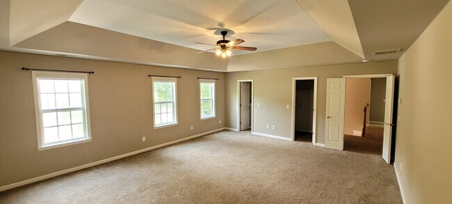 Building Photo - 8 Holly Springs Ln