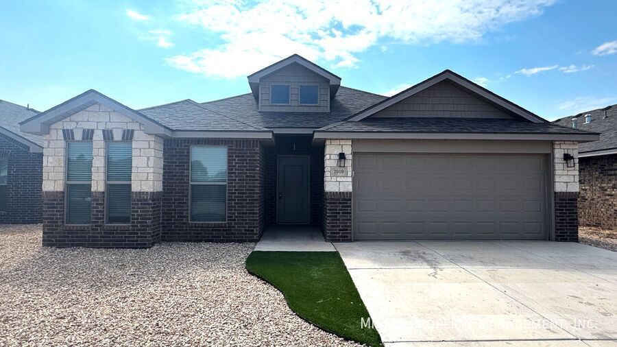 Primary Photo - 2010 Kenwood Ave