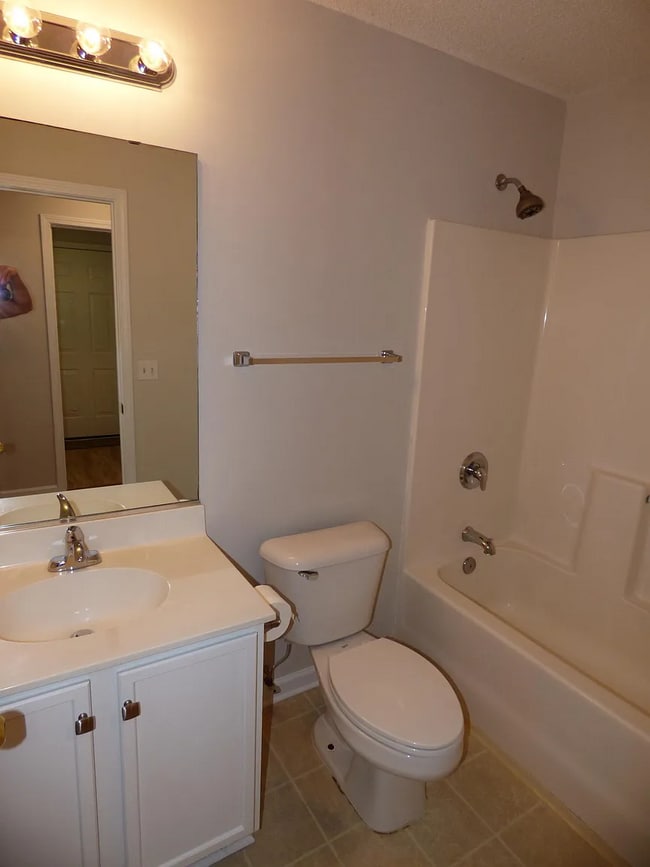 Building Photo - 210 Tibton Cir