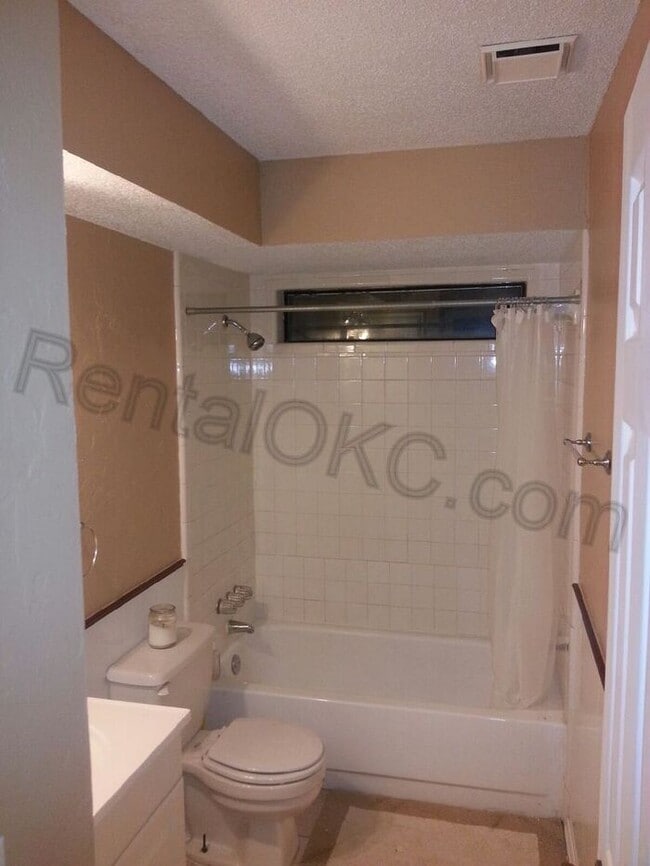 Building Photo - Great back yard Midwest City neighbors!