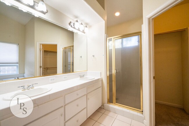 Building Photo - NorthWest Fresno Home, 3BR/2BA, Built 1998...