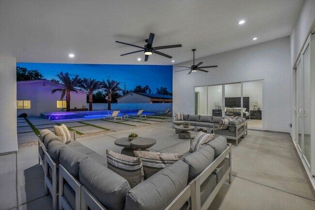 Building Photo - Meticulously renovated single-story contemporary estate