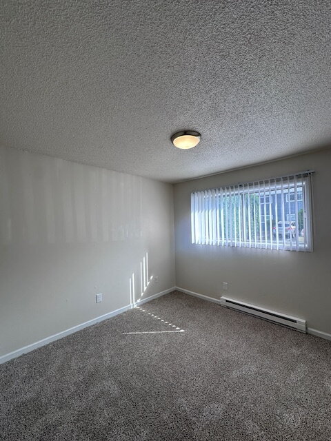 Building Photo - Charming Downstairs 2-Bed Oasis with Full Bath on SE Division - 836 Sq. Ft. of Portland Comfort!