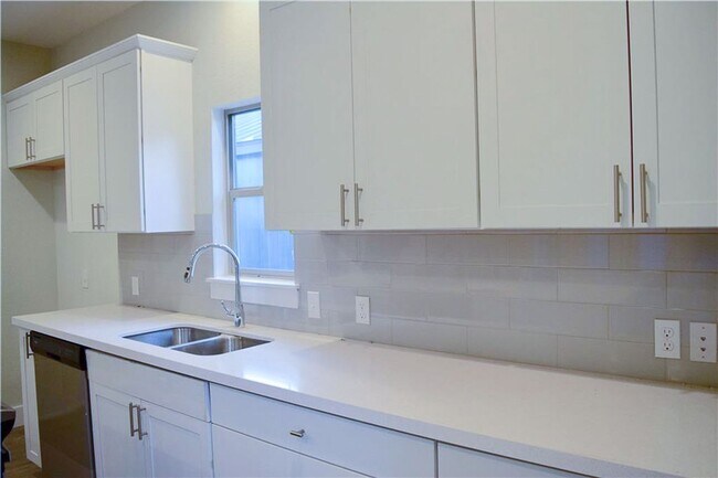 Building Photo - Modern Newer Townhome Across Frm UT