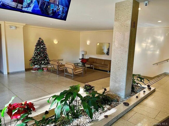 Building Photo - 100-25 Queens Blvd