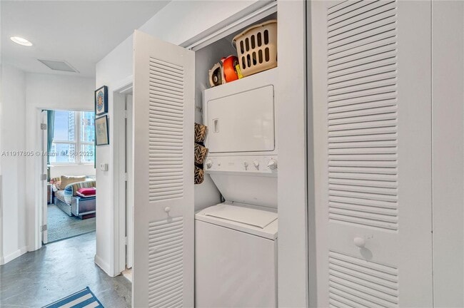 Building Photo - 133 NE 2nd Ave