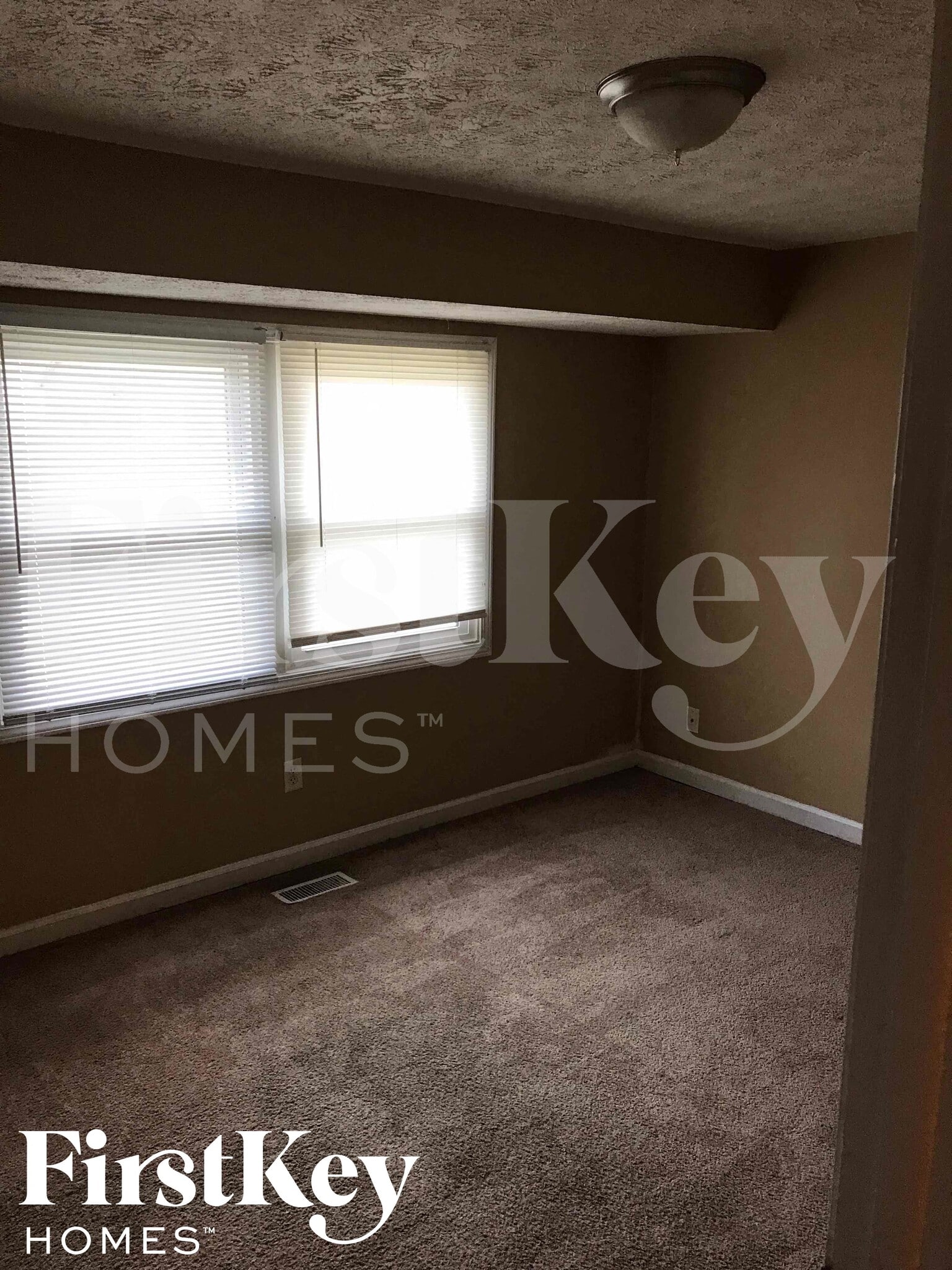 Building Photo - 10019 Catalina Dr