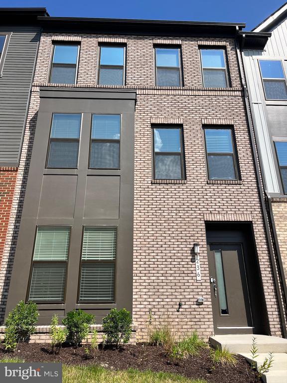 Building Photo - 236 Mainstream Dr