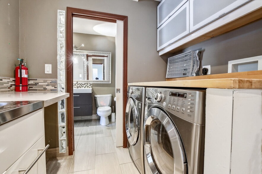 Building Photo - 2740 NE 34th St