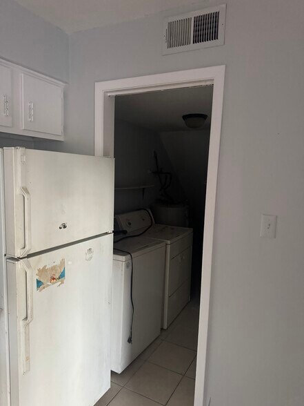 Building Photo - 524 Galveston Rd