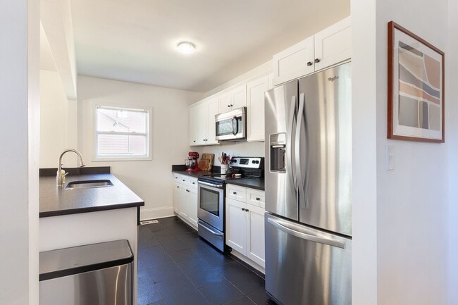 Building Photo - Beautifully Updated Home in Vibrant Atlanta Neighborhood