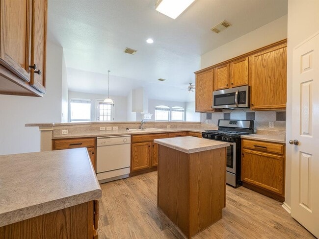 Building Photo - 1727 Rosenborough Ln S