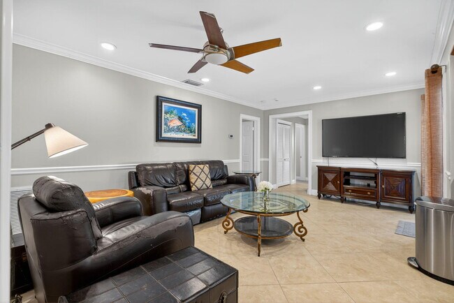 Building Photo - 728 Waterway Dr