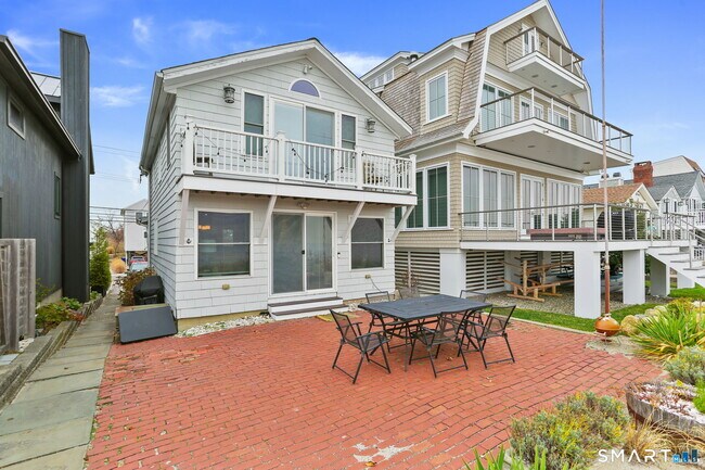 Building Photo - 1235 Fairfield Beach Rd