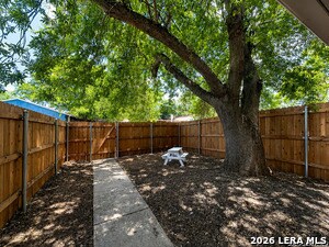 Building Photo - 7726 Glen Meadows Dr