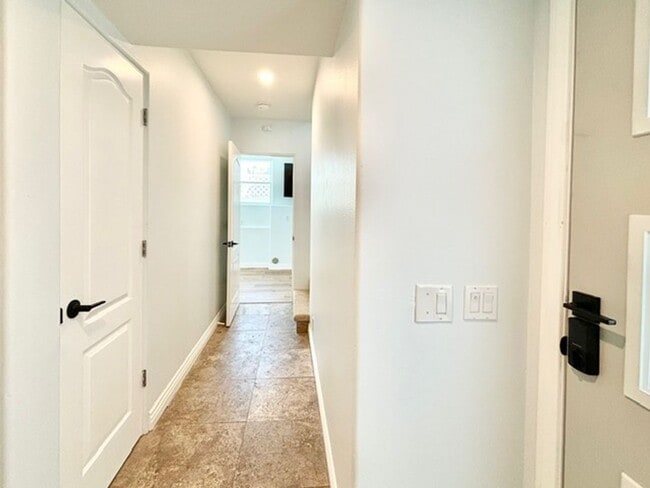 Building Photo - Hollywood Beach | Oxnard | 3 Bed + 3.5 Bat...